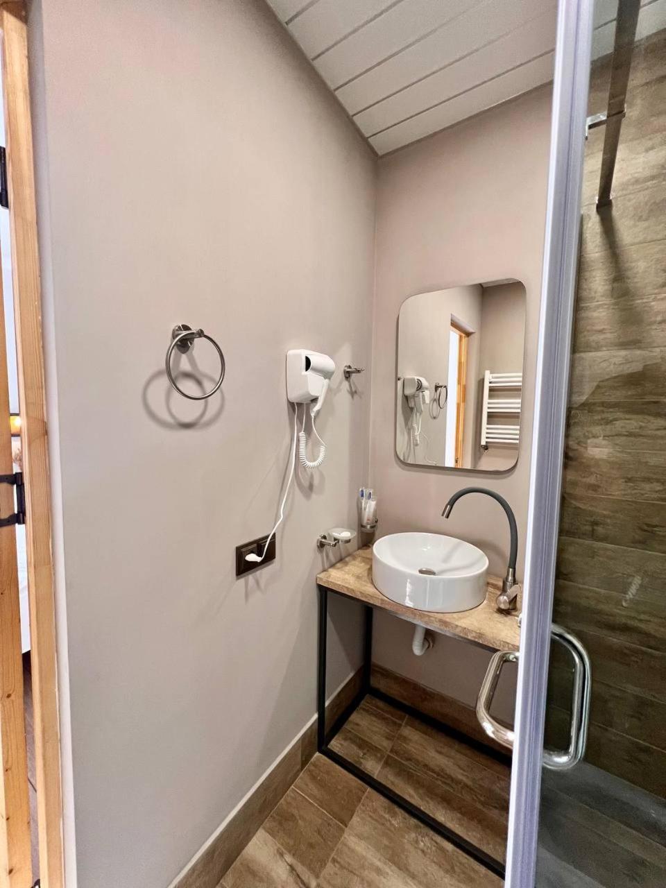Sargsyan Eco House Aparthotel Севан Стая снимка